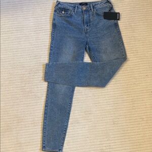 TRUE RELIGION.Classic Blue Denim Jeans Perfect For Any Occasion.